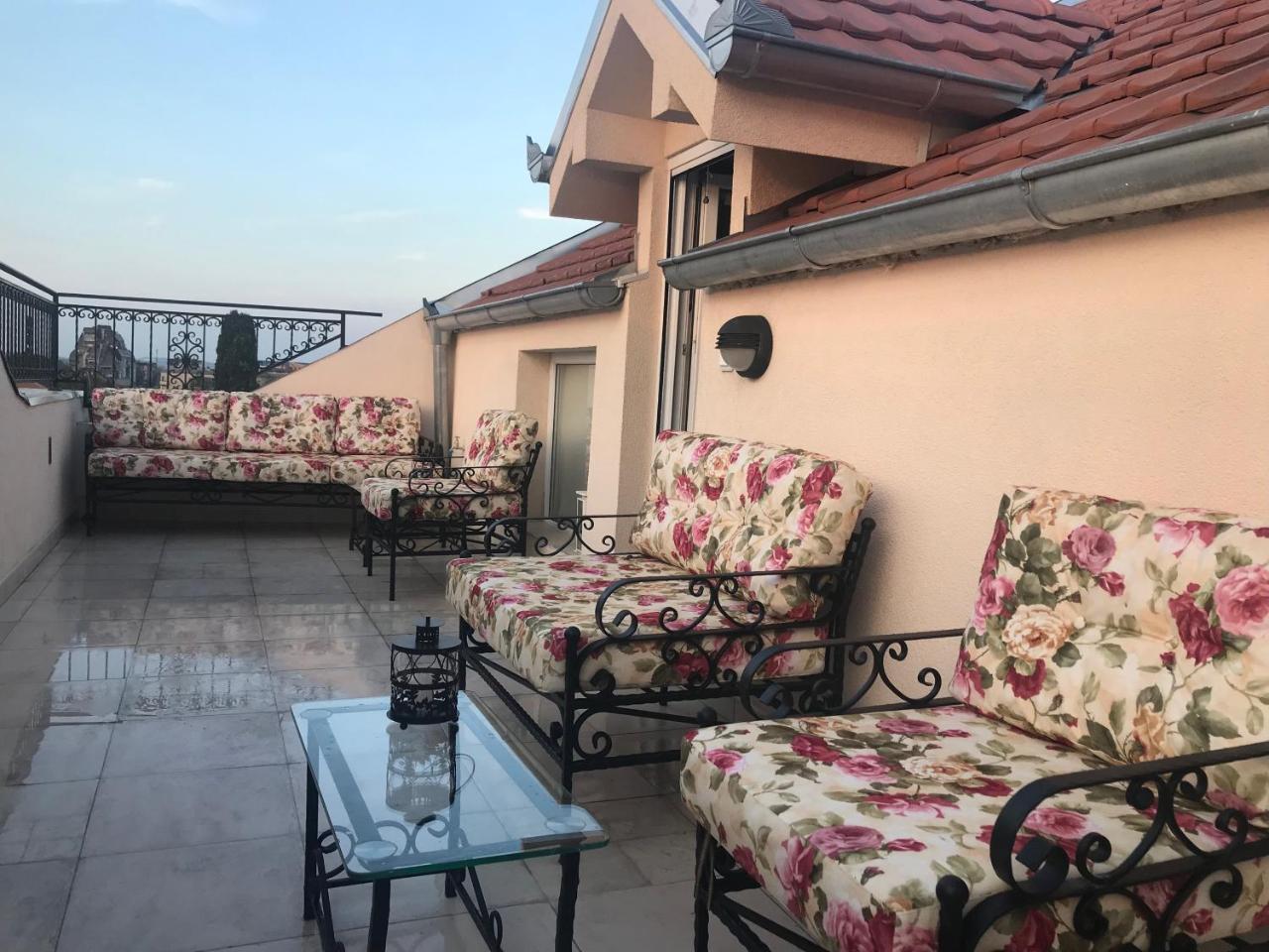 New And Nice Apartments 克拉古耶瓦茨 外观 照片